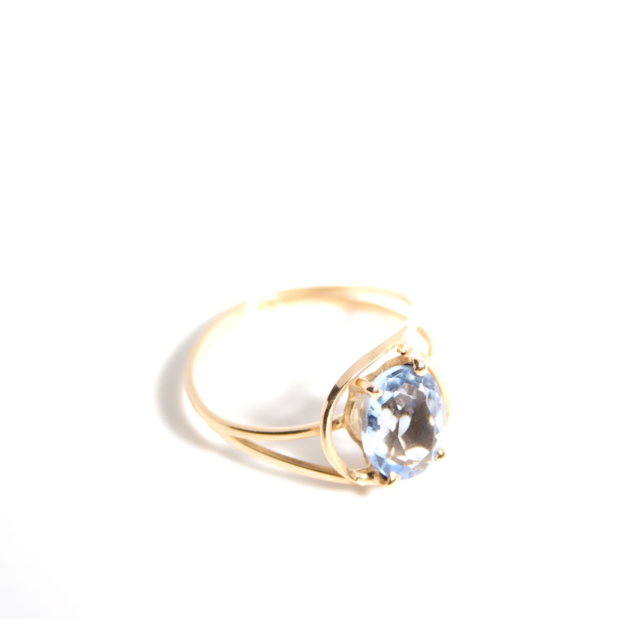 Anillo oro amarillo aguamarina