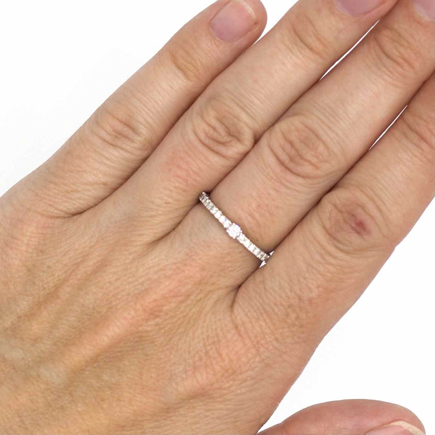 Medio cintillo brillante central