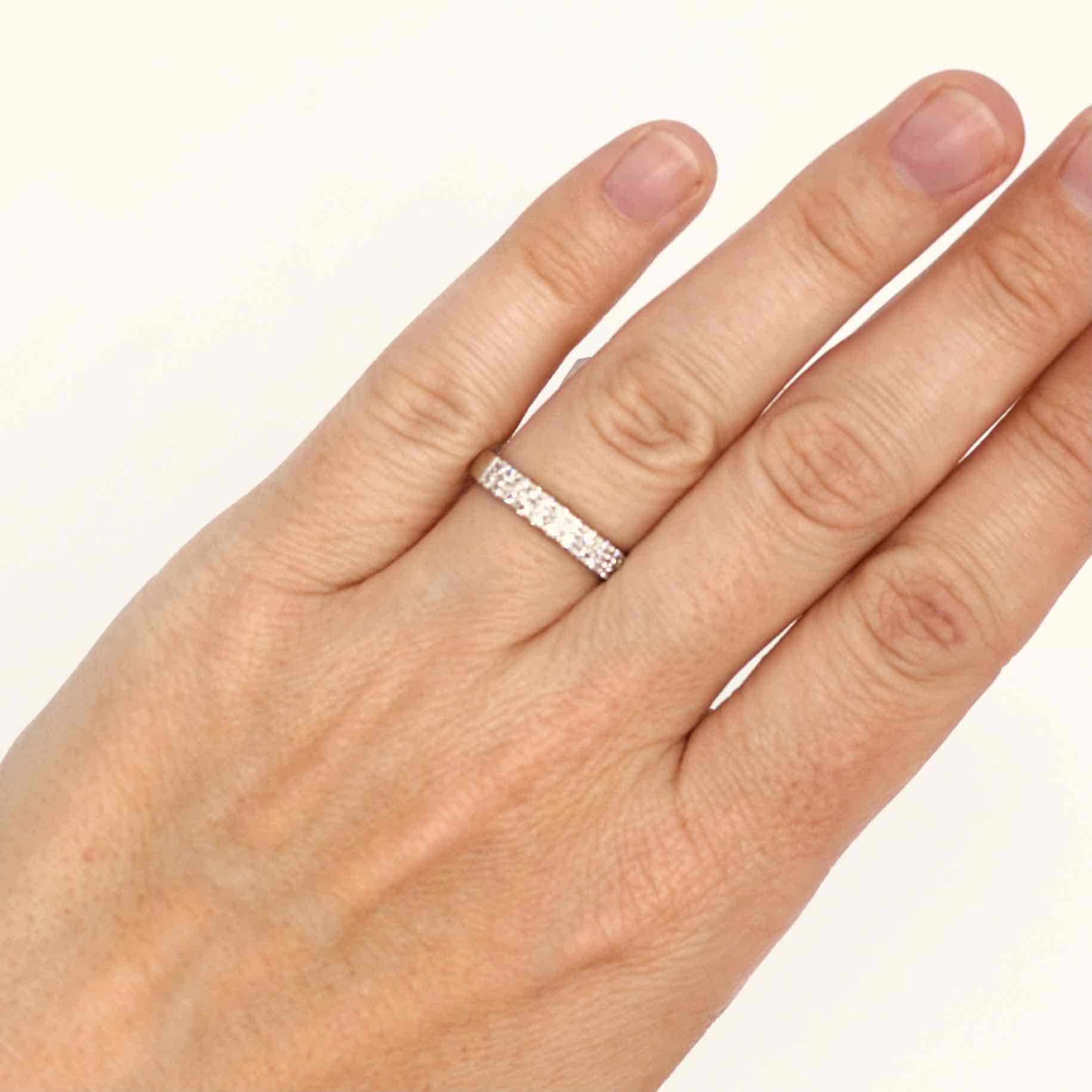 Medio cintillo platino y brillantes