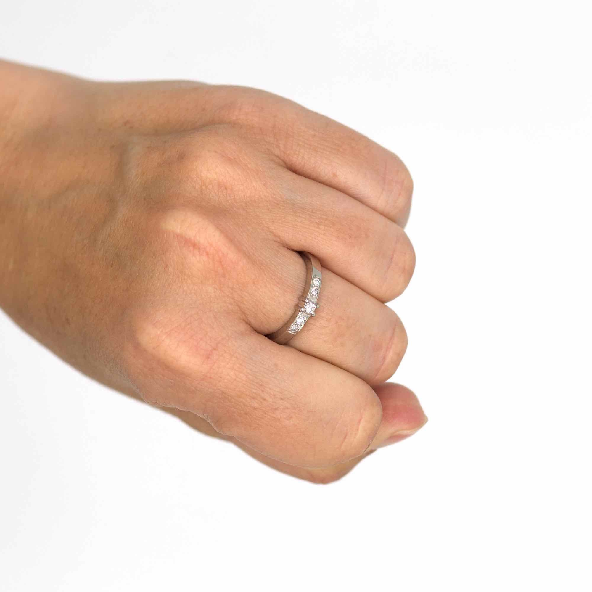 Anillo oro blanco 5 brillantes