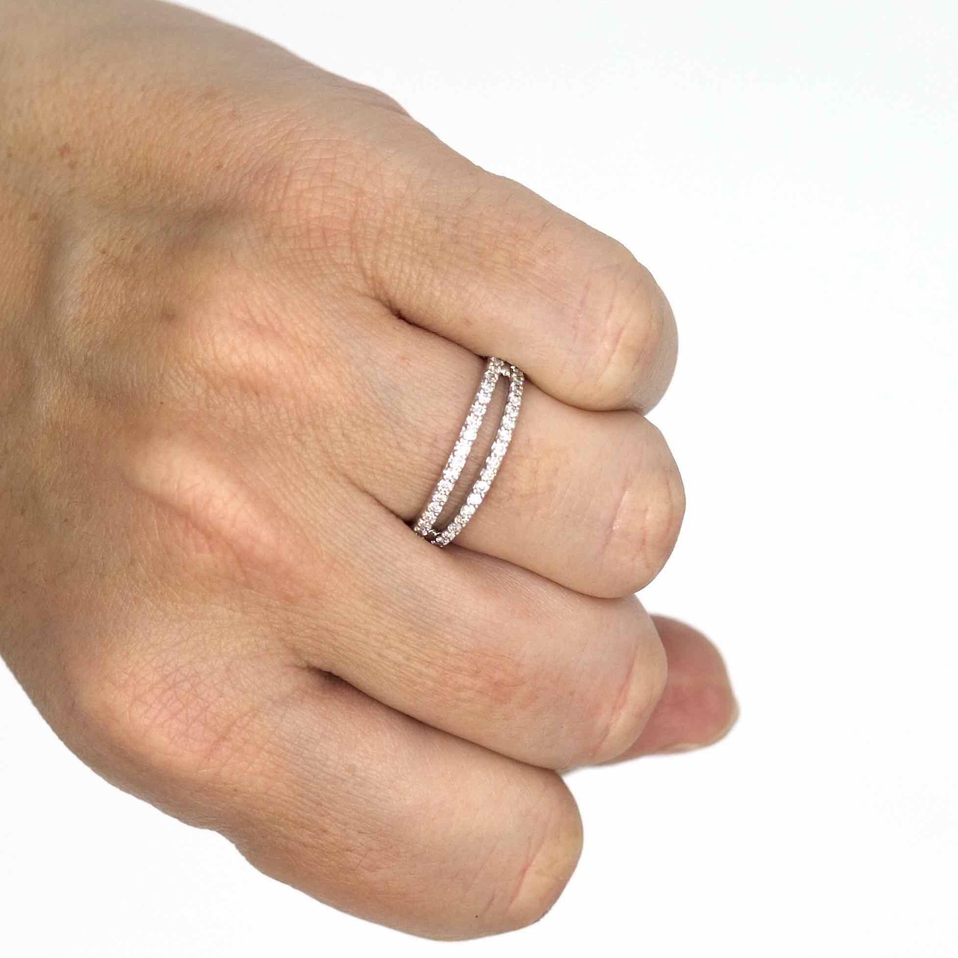 Anillo oro blanco diamantes separado brillantes