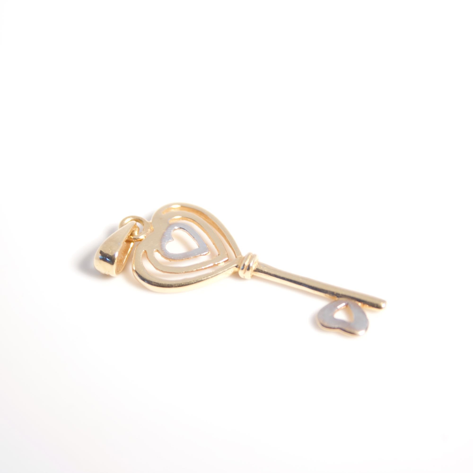 Llave con corazon Oro bicolor