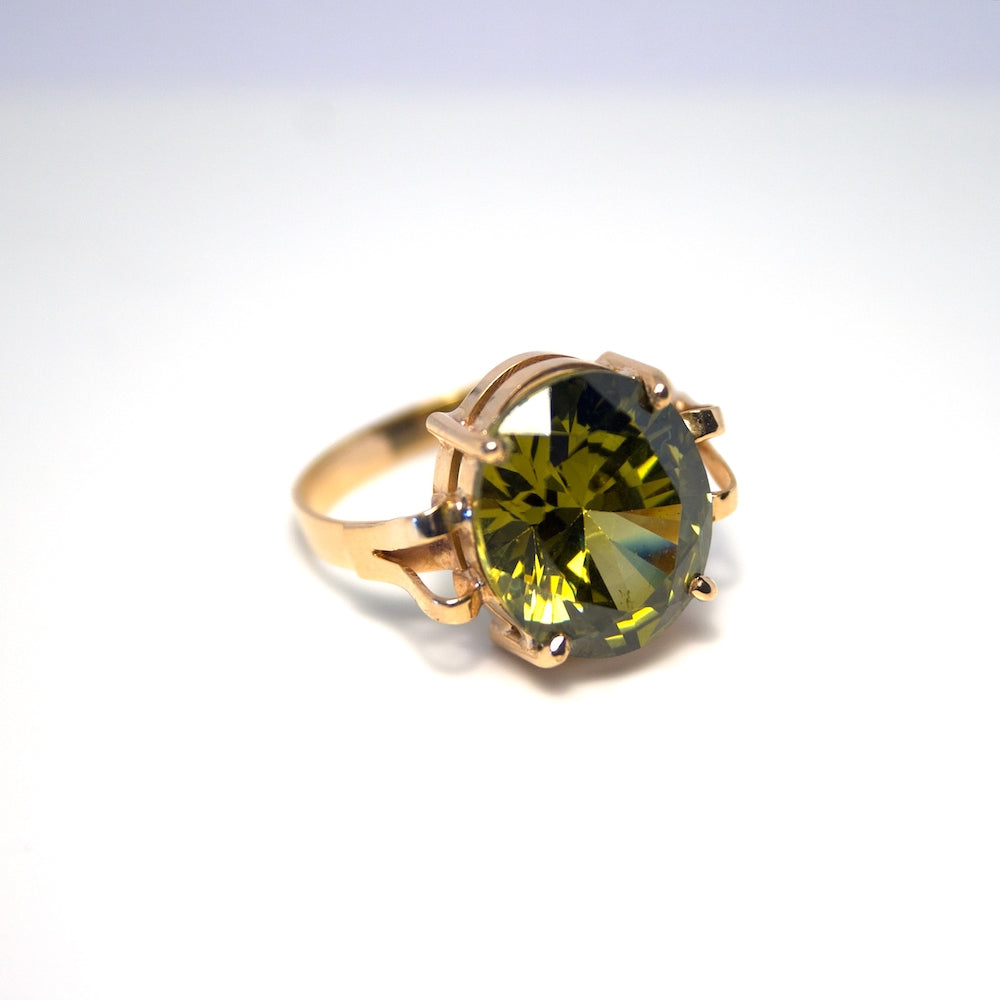 Anillo oro amarillo con olivino