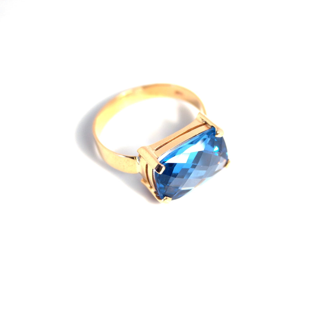 Anillo Oro amarillo aguamarina