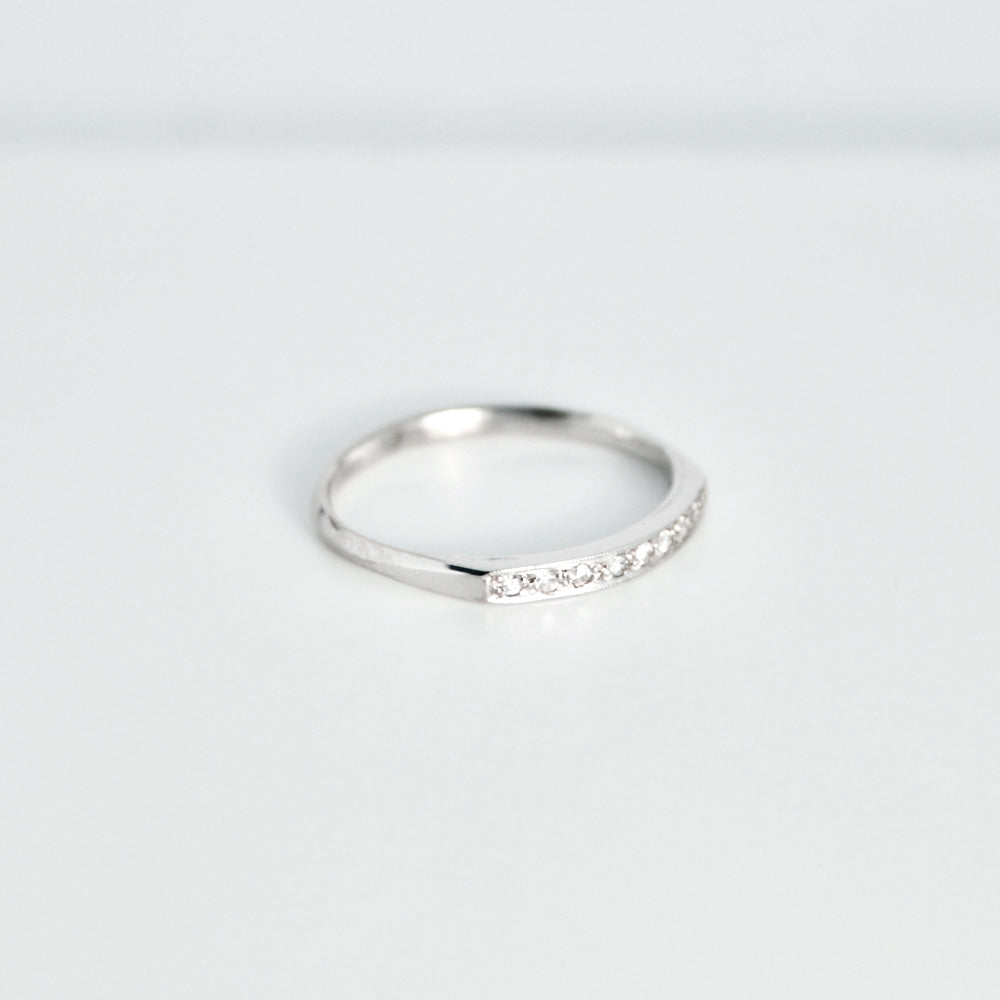 Medio Cintillo Oro Blanco