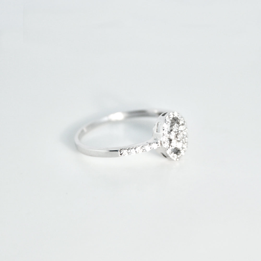 Anillo Oval Oro Blanco y diamantes