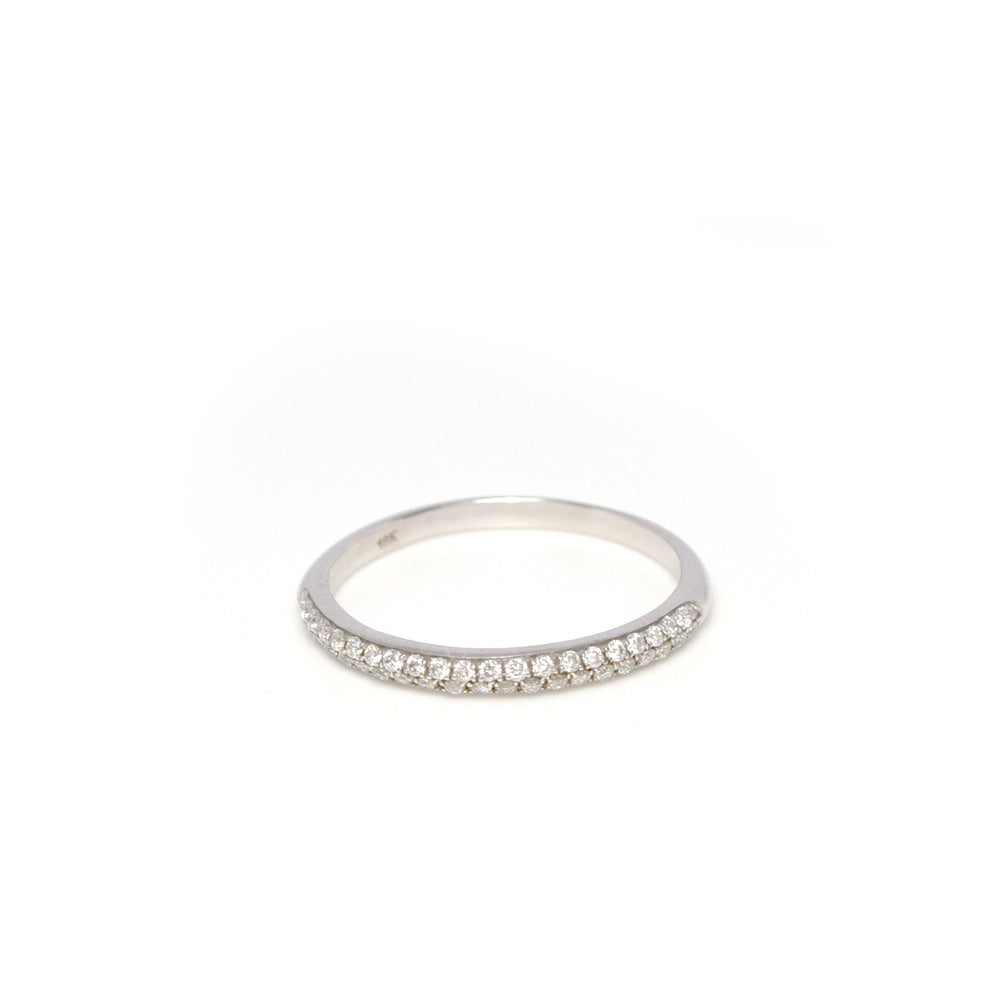 Anillo oro blanco medio cintillo