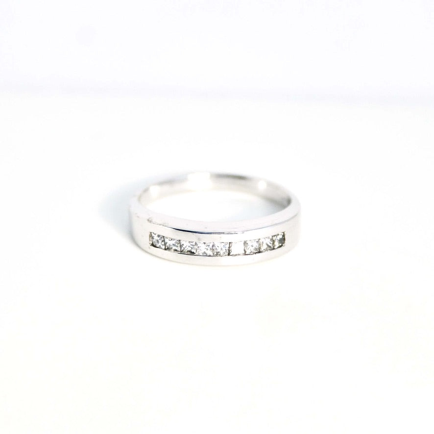 Anillo Oro blanco y brillantes princess cut