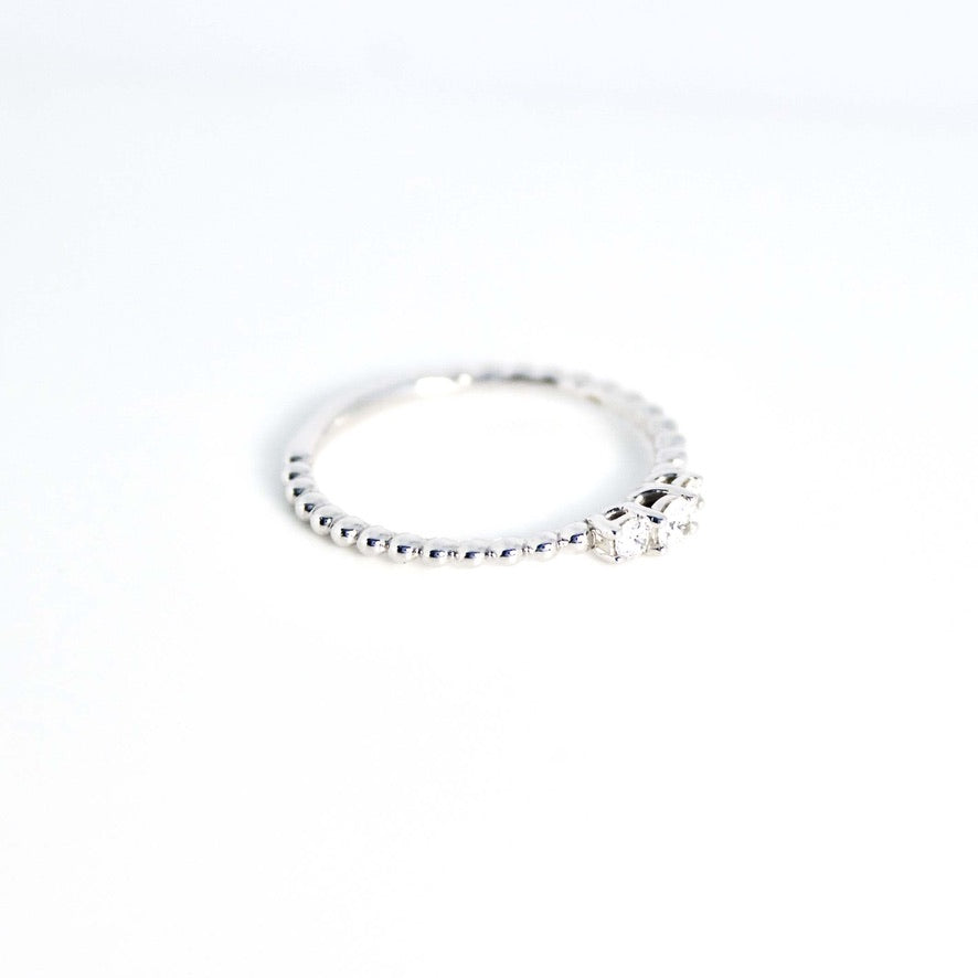 Anillo Oro blanco cuerpo bolitas