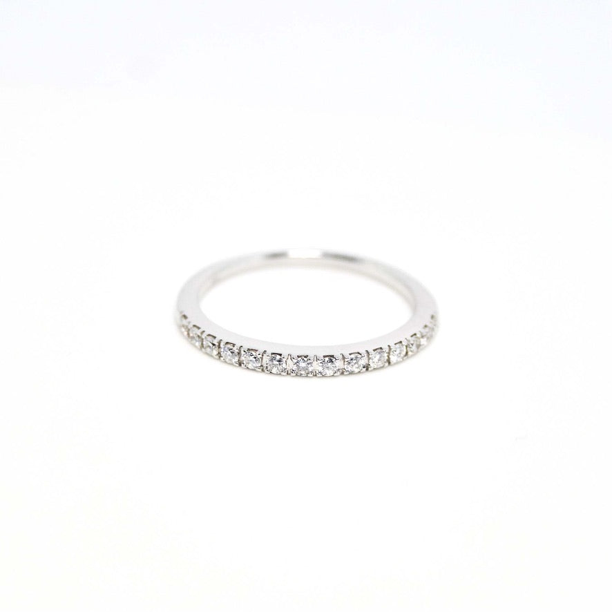 Anillo Oro blanco medio cintillo